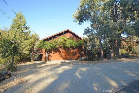 Photo of 15808 Zurich Way, Pine Mountain Club, CA 93222 (MLS # SR26095618)