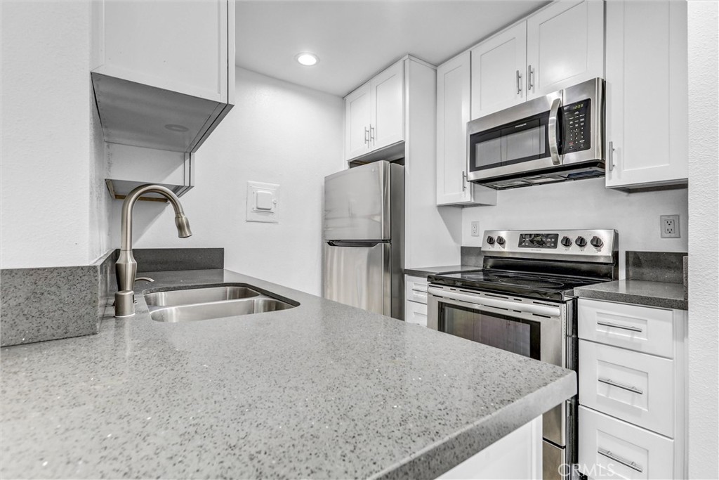 Welcome to this stylish 1-bedroom, 1-bath condo in the heart of Tarzana, tucked inside a well-maintained gated community. Thoughtfully updated in recent years, this home combines modern finishes with everyday comfort. The kitchen features sleek quartz countertops and newer appliances—including refrigerator, electric stove, dishwasher, and microwave—while recessed lighting, quality flooring, and mini-split A/C units in both the living room and bedroom ensure year-round comfort.
The spacious bedroom offers mirrored closet doors plus an additional large closet with French doors, and the bathroom highlights a contemporary tile shower/tub with sliding glass doors. Step outside to your private balcony to enjoy peaceful treetop views of the pool and spa.
Community amenities include a sparkling pool, spa, recreation room, laundry facility, elevator, and two tandem parking spaces, all surrounded by vibrant landscaping. With easy access to the 101 Freeway, Tarzana Square Shopping Center, Whole Foods, Coffee Bean, and local dining spots, this home is the perfect blend of convenience, comfort, and value—an excellent opportunity for first-time buyers or investors.