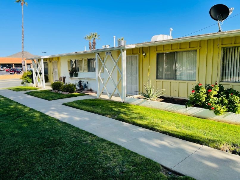 ALL OCCUPANTS MUST BE 55 YEARS OF AGE OR OLDER.
Beautiful 55+ Community Condo with 1 large bedroom with ceiling fan/light, 1 bath, living room, kitchen with ample storage, pantry, storage closet, 2 car carport/enclosed garage, back yard with patio cover, storage/work room in garage, and carpet and vinyl flooring. Just outside the front door is a park-like setting and the community includes access to the pool and recreation room. This home is walking distance to shopping and amenities. Water and trash included at Owner's expense. A MUST SEE!