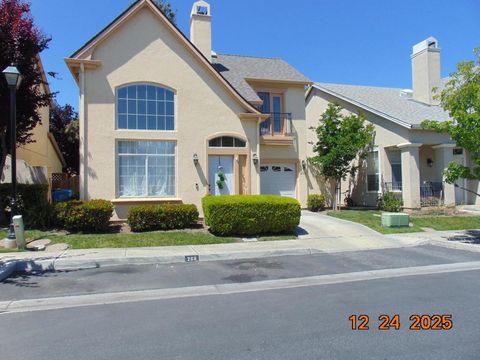 Photo of 208 Holland Circle, Hollister, CA 95023 (MLS # ML82045127)