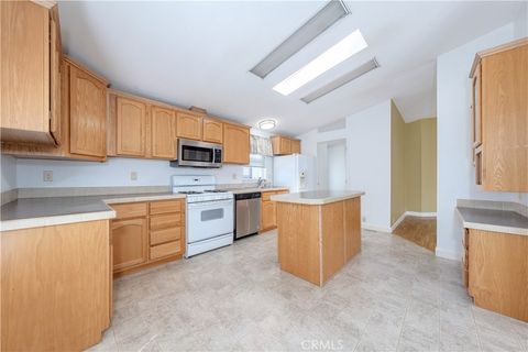 209 Road Runner Fountain Valley CA 92708