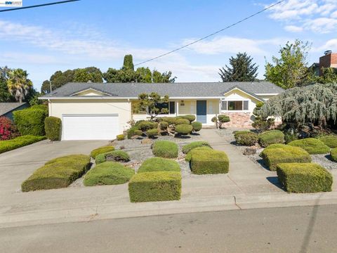 Photo of 2526 Oakes Dr Dr, Hayward, CA 94542 (MLS # 41128358)