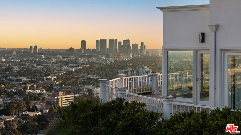 Photo of 8527 Hedges Way, Los Angeles, CA 90069 (MLS # 25559283)