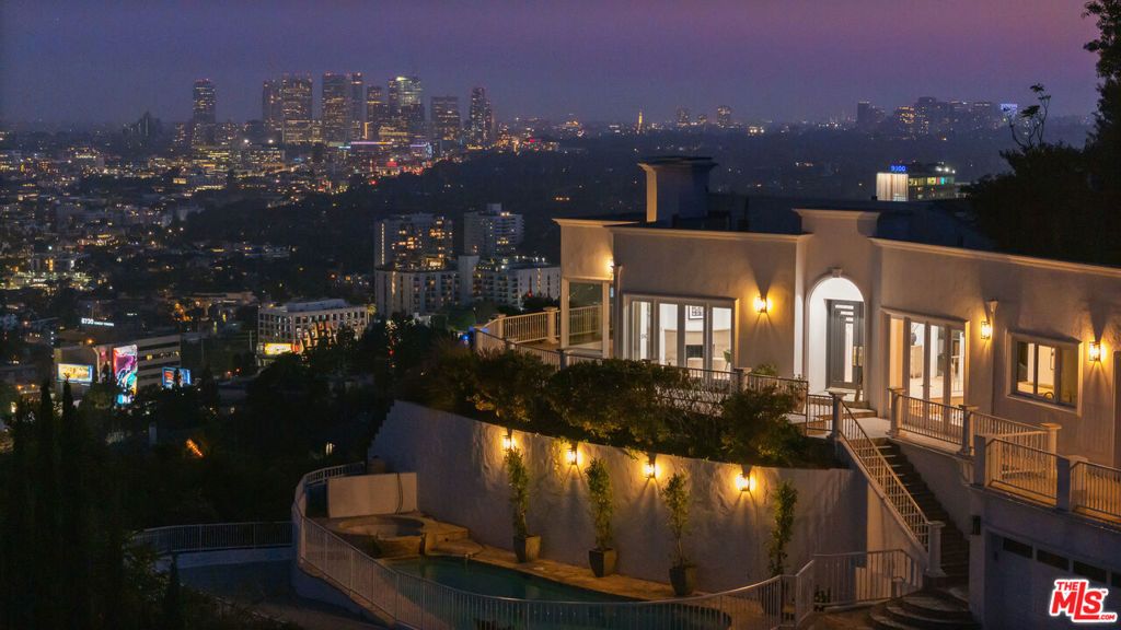Photo of 8527 Hedges Way, Los Angeles, CA 90069 (MLS # 25559283)