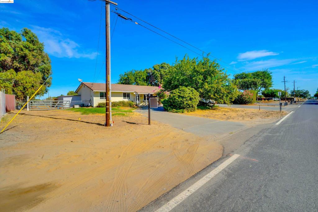 8424 Lone Tree