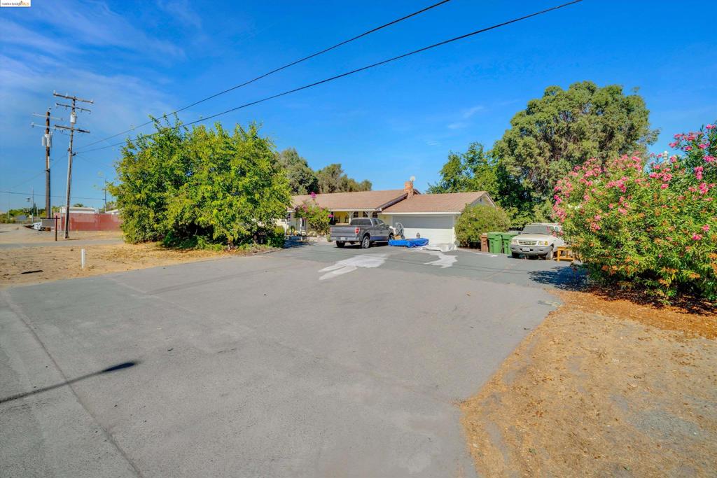8424 Lone Tree