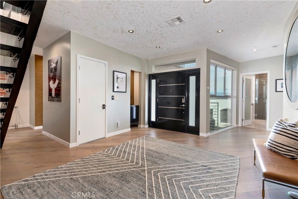 Photo of 11698 Picturesque, Studio City, CA 91604 (MLS # SR26015396)