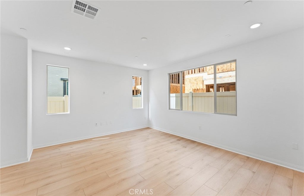 4248 East Flutter Privado