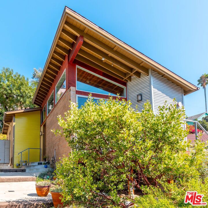 1328 N Occidental Boulevard