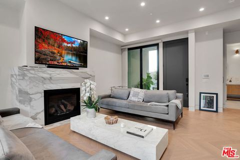 Tiny photo for 652 Huntley Drive #102, West Hollywood, CA 90069 (MLS # 26833117)