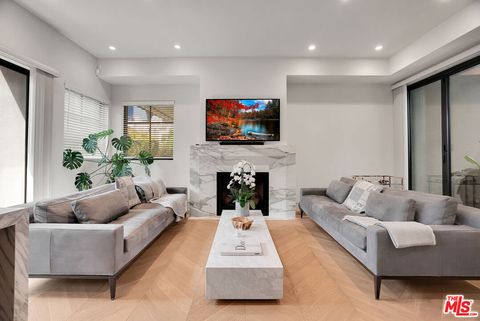 Photo of 652 Huntley Drive #102, West Hollywood, CA 90069 (MLS # 26833117)