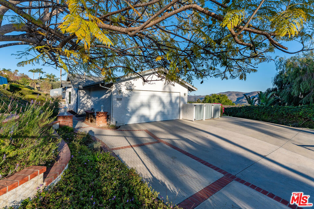 2212 Stacy Lane