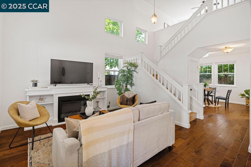 1 Lupine Ln