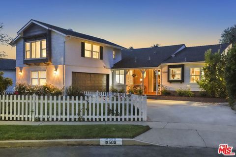 Photo of 12509 Rye Street, Studio City, CA 91604 (MLS # 26744239)