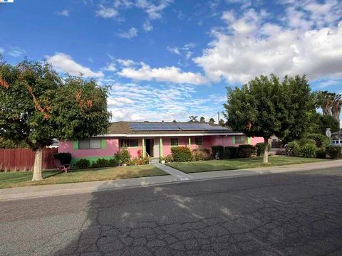 Photo of 701 N 3Rd St St, Patterson, CA 95363 (MLS # 41115805) Photo of 701 N 3Rd St St, Patterson, CA 95363 (MLS # 41115805)
