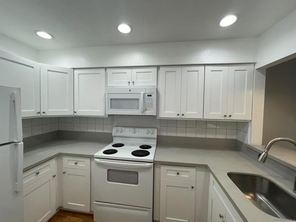 Beautifully remodeled top-floor studio in the heart of Mission Valley. The surprisingly spacious kitchen features quartz countertops, generous cabinetry, and a dishwasher. A dedicated dining area offers space for meals or a work zone. Two oversized closets provide excellent storage, and the large patio has already completed the balcony upgrade. Stay cool with the wall-mounted AC unit. Enjoy resort-style amenities such as pools, spas, BBQ areas, a clubhouse, and on-site laundry. One assigned covered parking space included. FHA and VA approved.