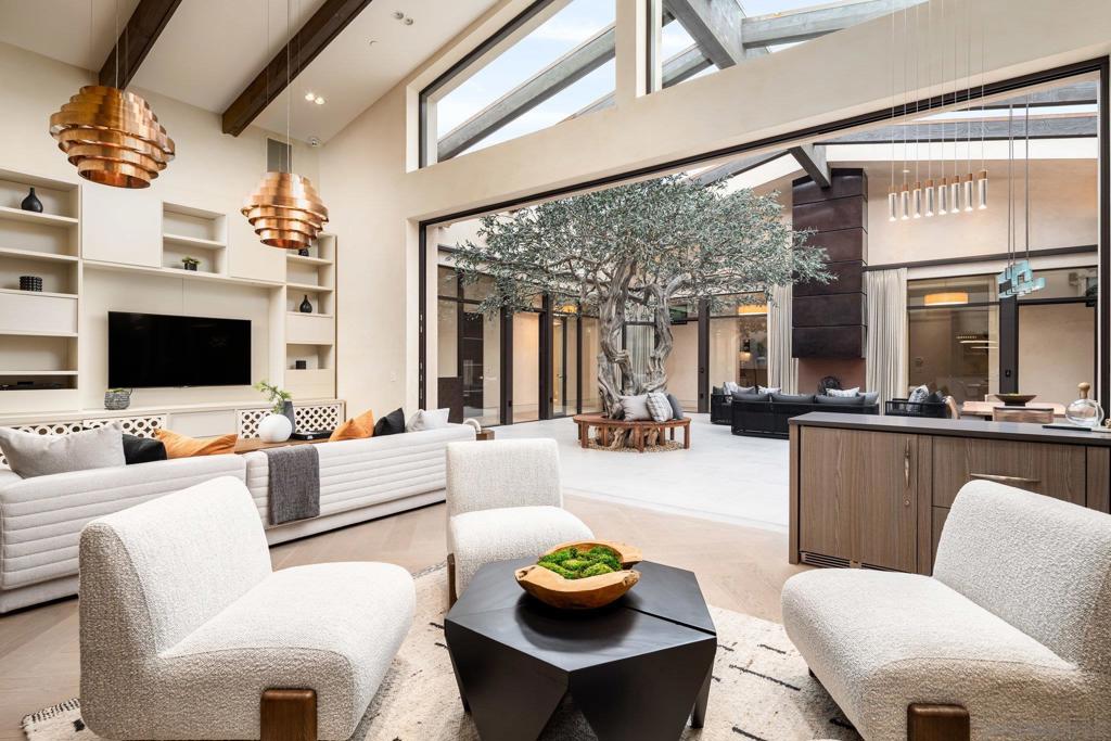 6005 La Jolla Scenic Dr S