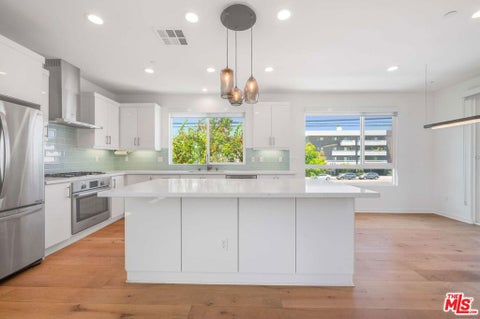 Photo of 4320 Eagle Rock Boulevard #1, Los Angeles, CA 90041 (MLS # 26866435)