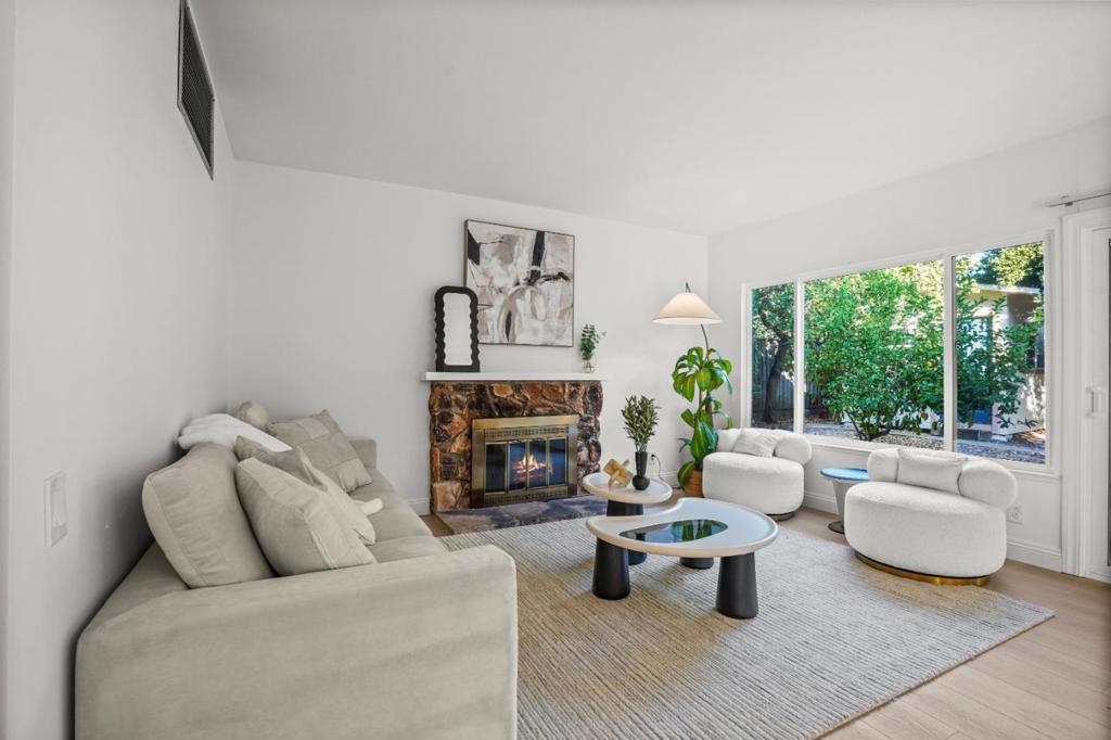 Properties 2 887 Kozera Drive