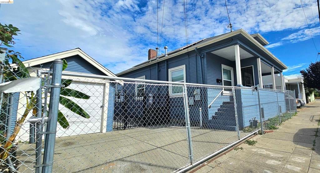 3137 Pleitner Ave Ave, Oakland CA 94602