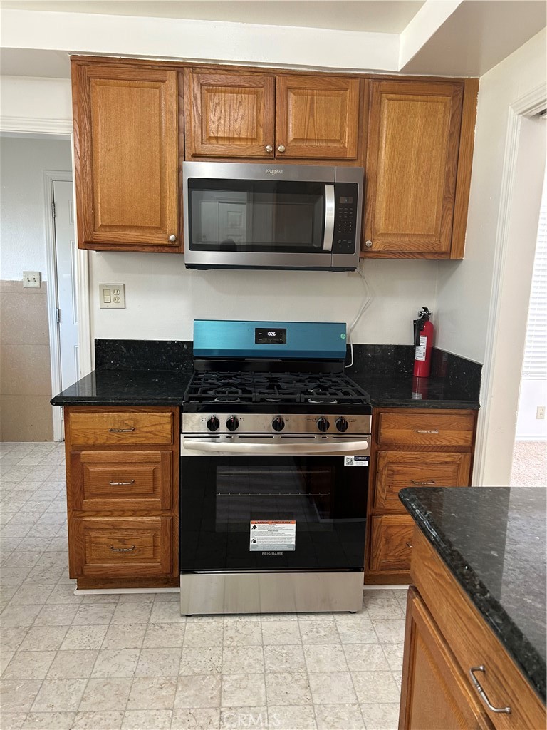 $20K UNDER THE MARKET and $10K CREDIT TOWARD BUYER'S CLOSING COST.
Everything is brand new and ready to move in. All new flooring, brand new stainless steel appliances, and entire house freshly painted and ready to go to first time buyers or investers wanting to rent out right away. Home comes with Sunrun solar lease with Tesla battery backup for emergency power outage. Seller will pay down or credit buyer for two years of solar payments, meaning free electricity for two years. BEST DEAL IN TOWN!