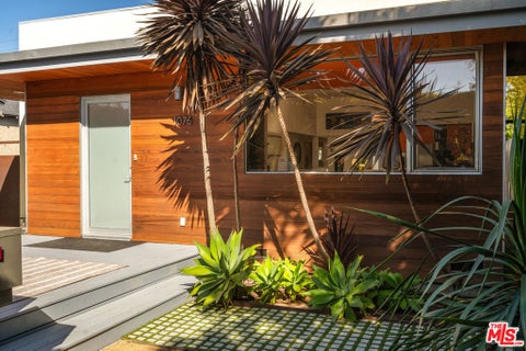 Photo of 1076 Palms Boulevard, Venice, CA 90291 (MLS # 26855707)