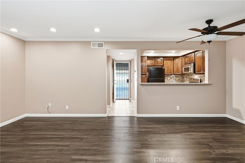 12105 Foster Road 2