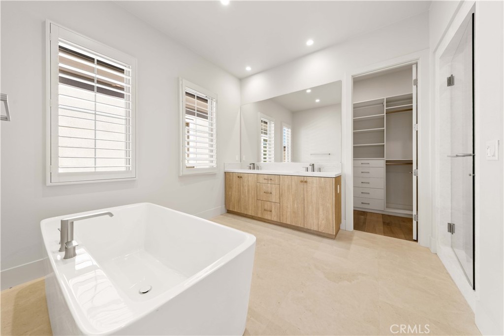 Revallo - Residential Lease