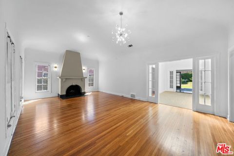 Photo of 107 S Lucerne Boulevard, Los Angeles, CA 90004 (MLS # 26833123)
