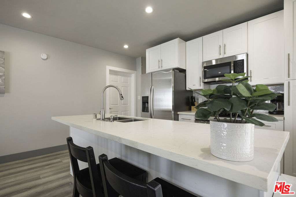 1561 1/2 S Harvard Boulevard