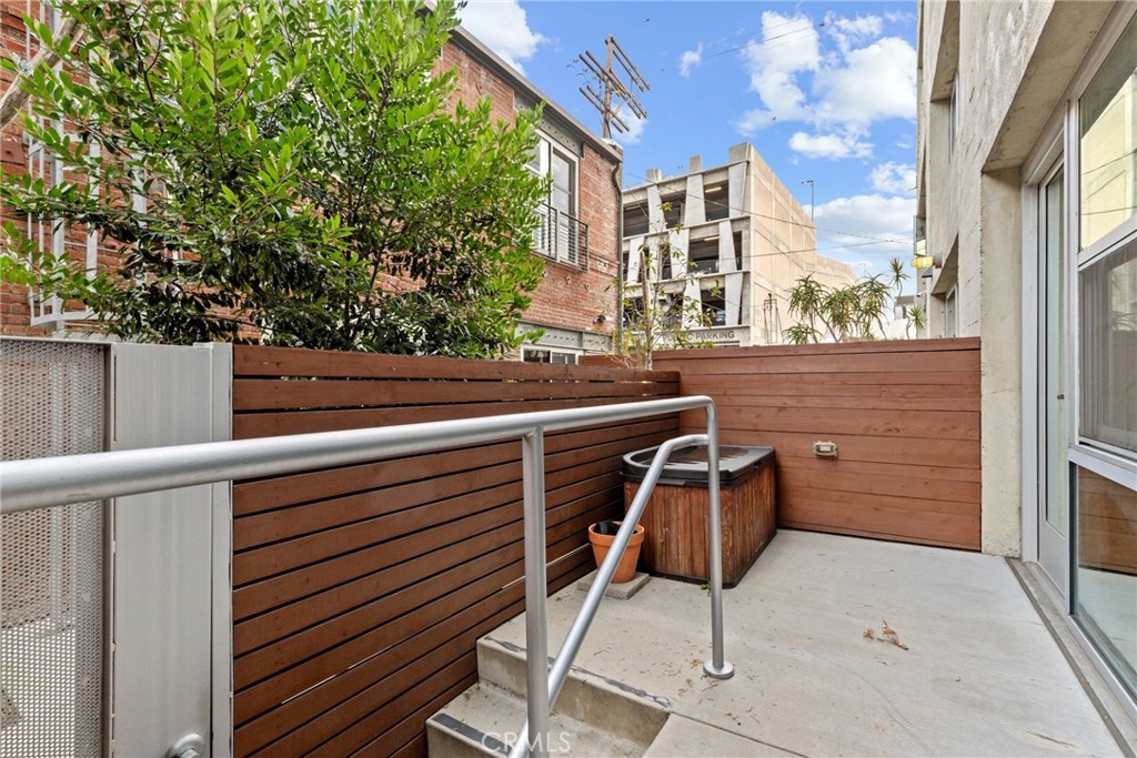 530 S Hewitt Street 154