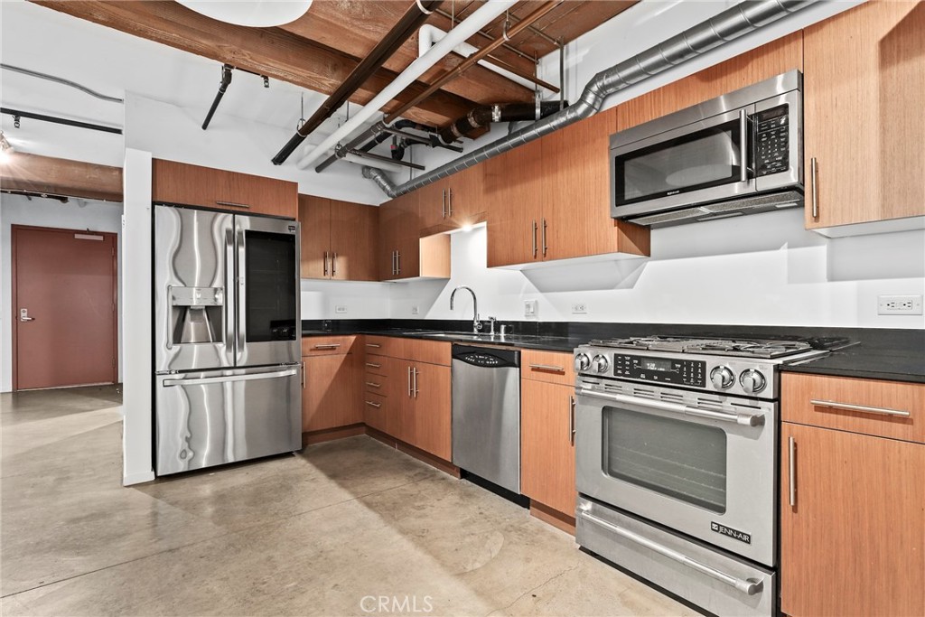 530 S Hewitt Street 154