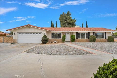 Photo of 20115 Shoshonee Rd, Apple Valley, CA 92307 (MLS # HD26068254)