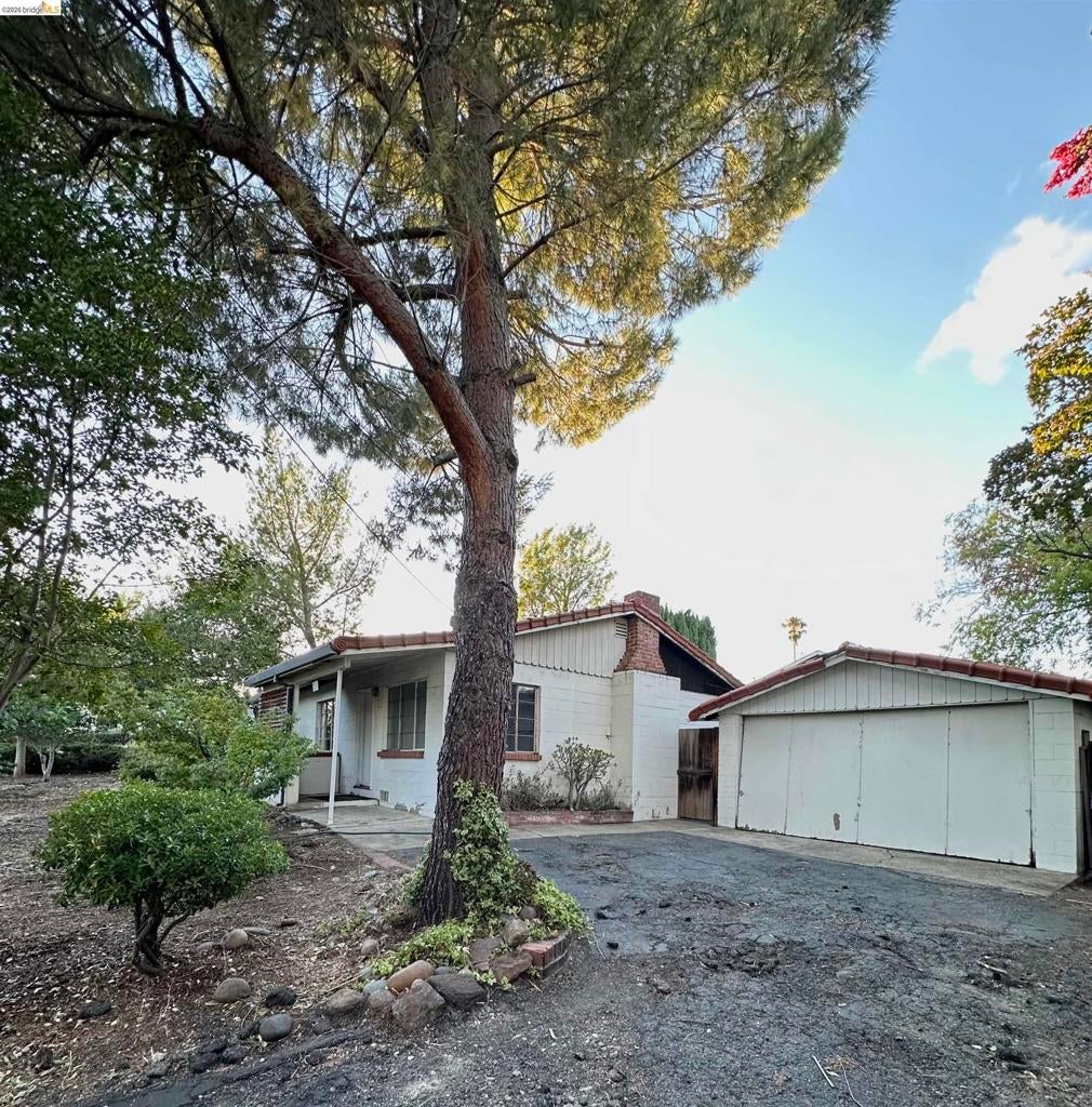 1810 3RD AVE