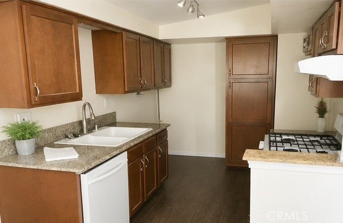 1609 Cedar