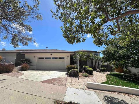 Photo of 3539 Mount Laurence Dr Dr, San Diego, CA 92117 (MLS # 260012216SD)