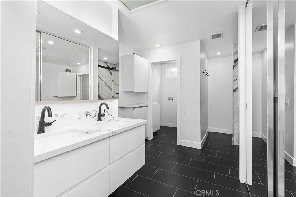 Anaheim, California 92807, United States, 3 Bedrooms Bedrooms, ,3 BathroomsBathrooms,Residential,Active,182049