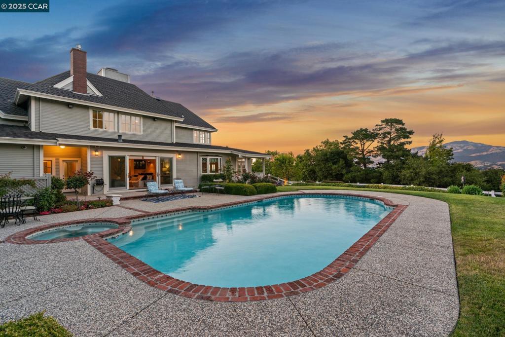 555 Highland Dr