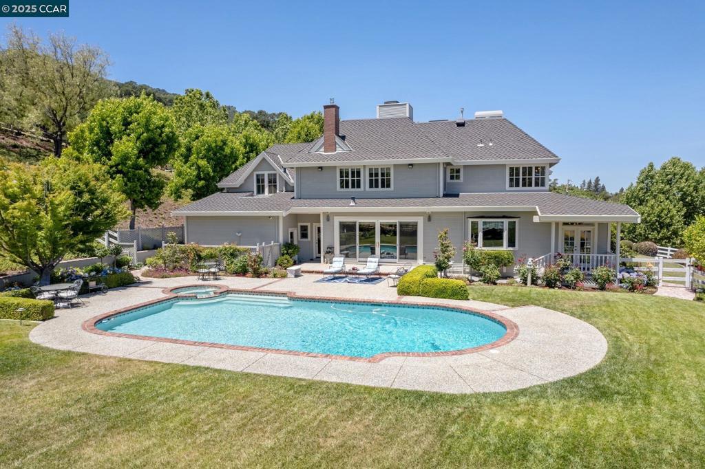 555 Highland Dr