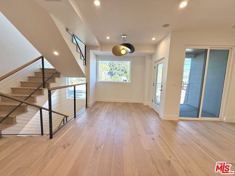 Photo of 6847 N Figueroa Street, Los Angeles, CA 90042 (MLS # 26668221)