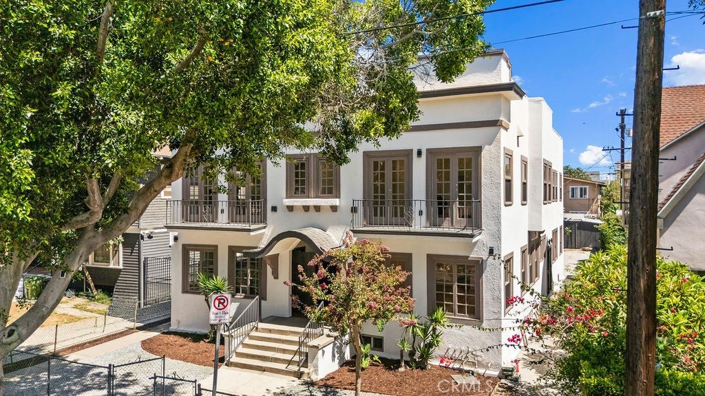 2220 Raymond
