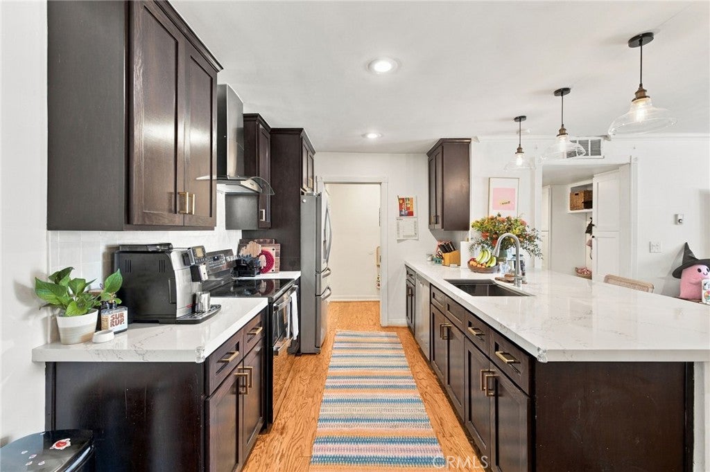 10240 Camarillo 115