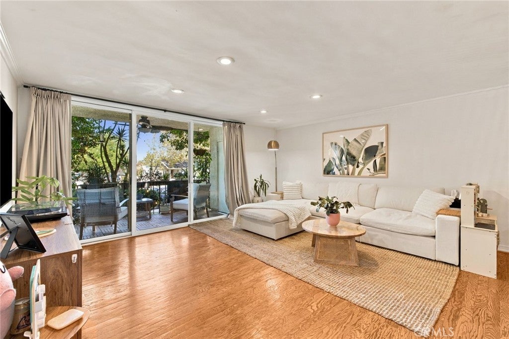 10240 Camarillo 115
