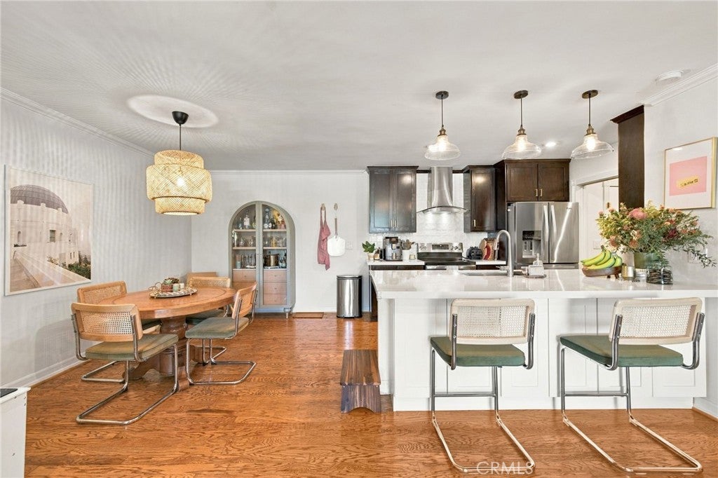 10240 Camarillo 115