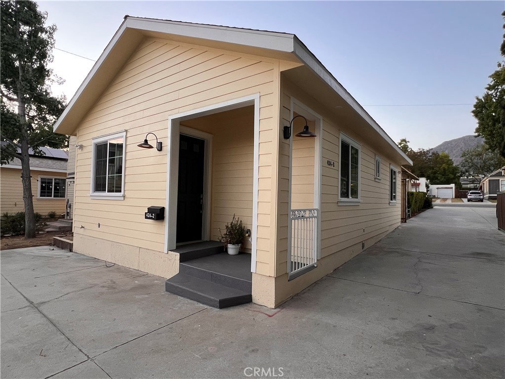 This brand-new home combines modern comfort with energy efficiency, featuring a solar-powered design and well-insulated construction. With 10-foot ceilings and an open-flow floor plan, the interior feels bright and spacious, enhanced by double-pane windows that fill the home with natural light.
The layout includes a master bedroom, an additional bedroom, and two full bathrooms. Each room is equipped with its own mini-split system for customized heating and cooling. The kitchen is appointed with brand-new appliances, including a refrigerator, washer, dryer, and a stainless- steel Smart Wi-Fi–enabled fan convection electric range with AirFry and EasyClean features.
Additional highlights include a covered carport parking space and the privacy of a freestanding home, offering the feel of a single-family residence.
Ideally located, the property is close to markets, shops, and city conveniences, while also providing easy access to mountain trails, parks, and outdoor activities.Trash service is included in the rent, making this a worry-free, move-in-ready home.