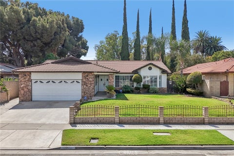 Photo of 9228 Hawthorne Avenue, Riverside, CA 92503 (MLS # SW26190322)