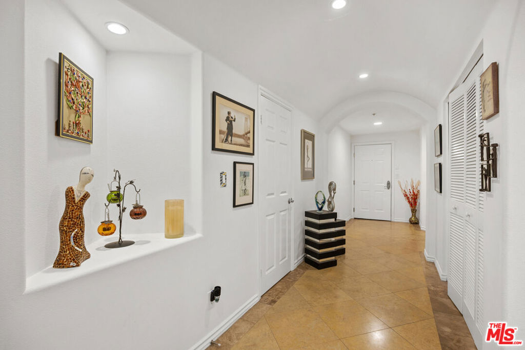 10715 Camarillo Street 307