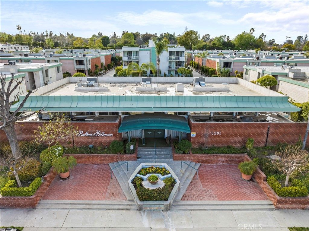 Photo of 5301 Balboa Boulevard #M4, Encino, CA 91316 (MLS # SR25243298)