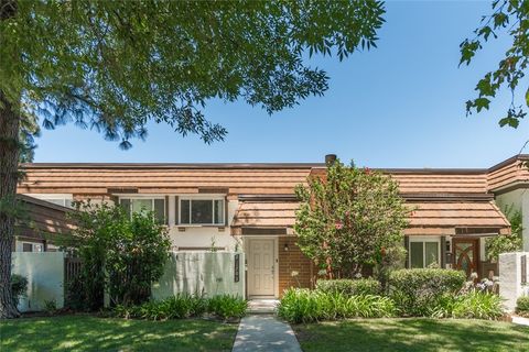 Photo of 22170 James Alan CIR #3, Chatsworth, CA 91311 (MLS # SR26156208)