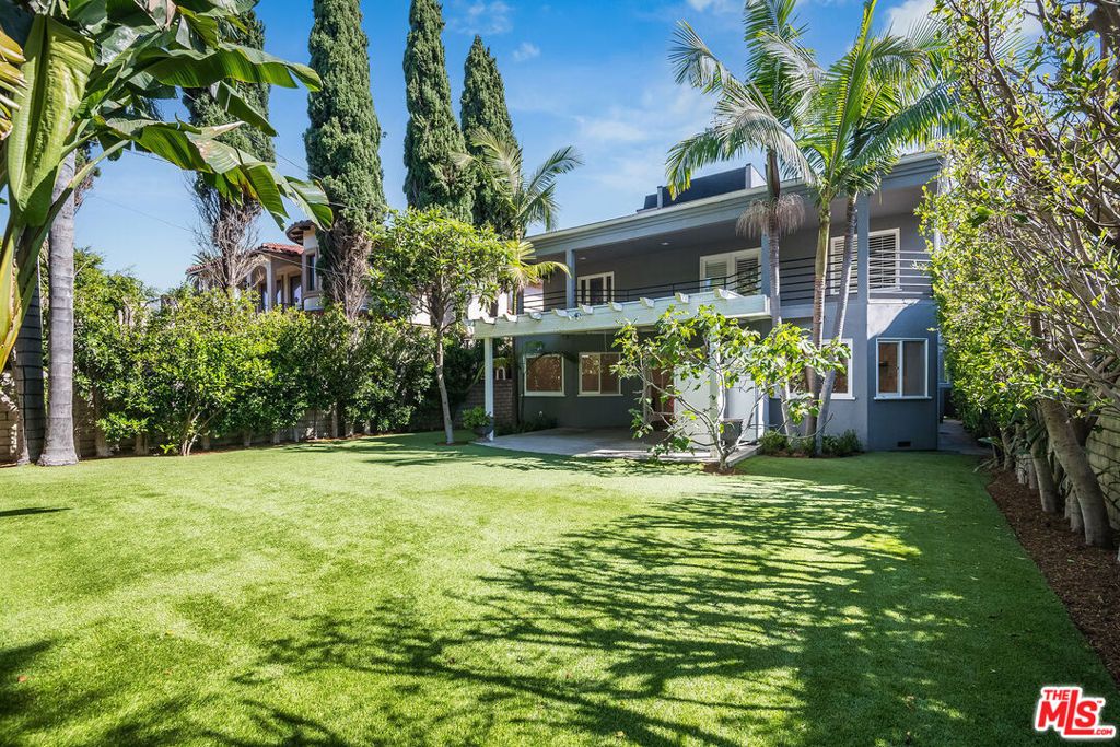 Photo of 161 N Hamel Drive, Beverly Hills, CA 90211 (MLS # 26723563)